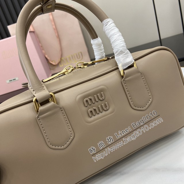 miumiu繆繆專櫃最新款Arcadie牛皮革中號保齡球手提包斜挎包 jh2526型號：5BB148